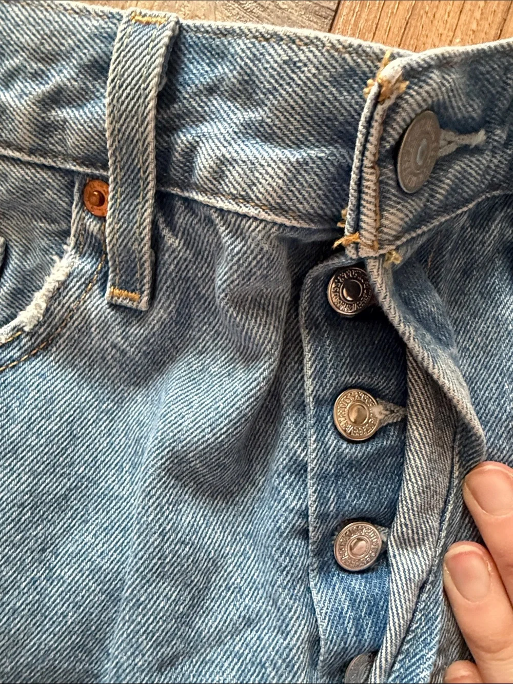 Levi’s 501 Original Button Fly Denim Shorts – Medium Wash, Size 29